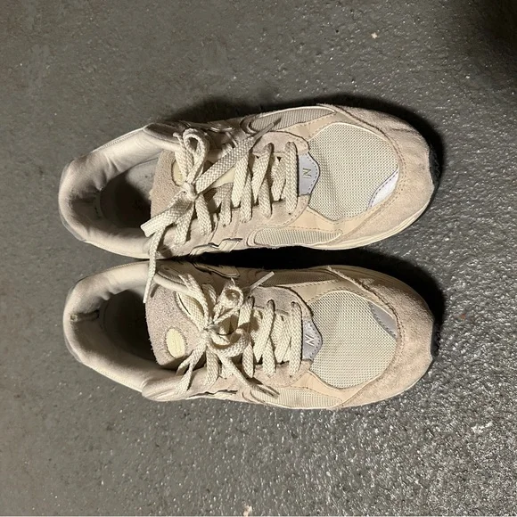New Balance Beige 2002R Sneakers - Picture 4 of 6